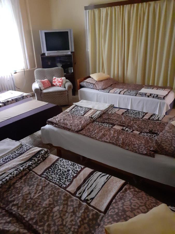 Vár-lak Vendégház Szendro Extérieur photo